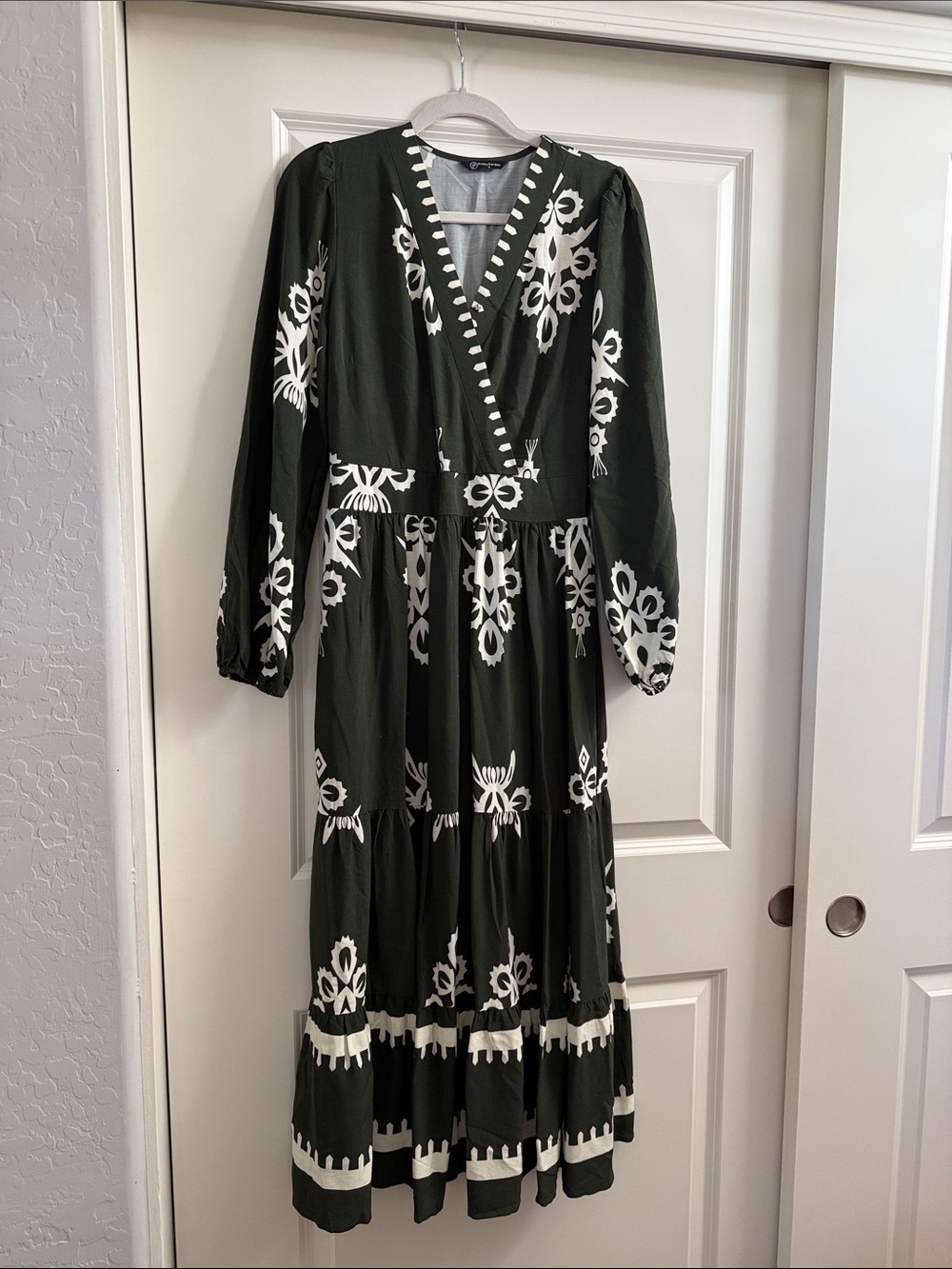 Dark Green and Cream V-Neck Tiered Maxi Dress Motifs with pockets